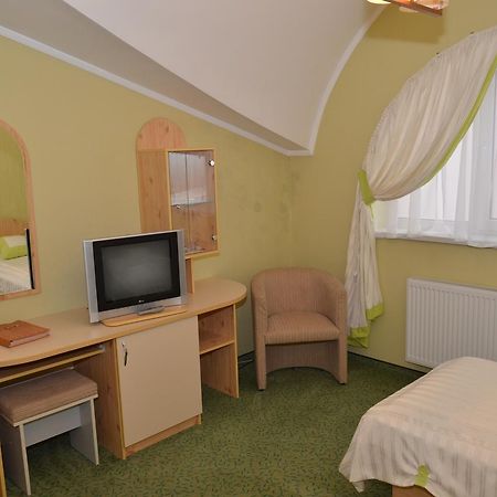 Hotel Serpanok Tyachiv Экстерьер фото
