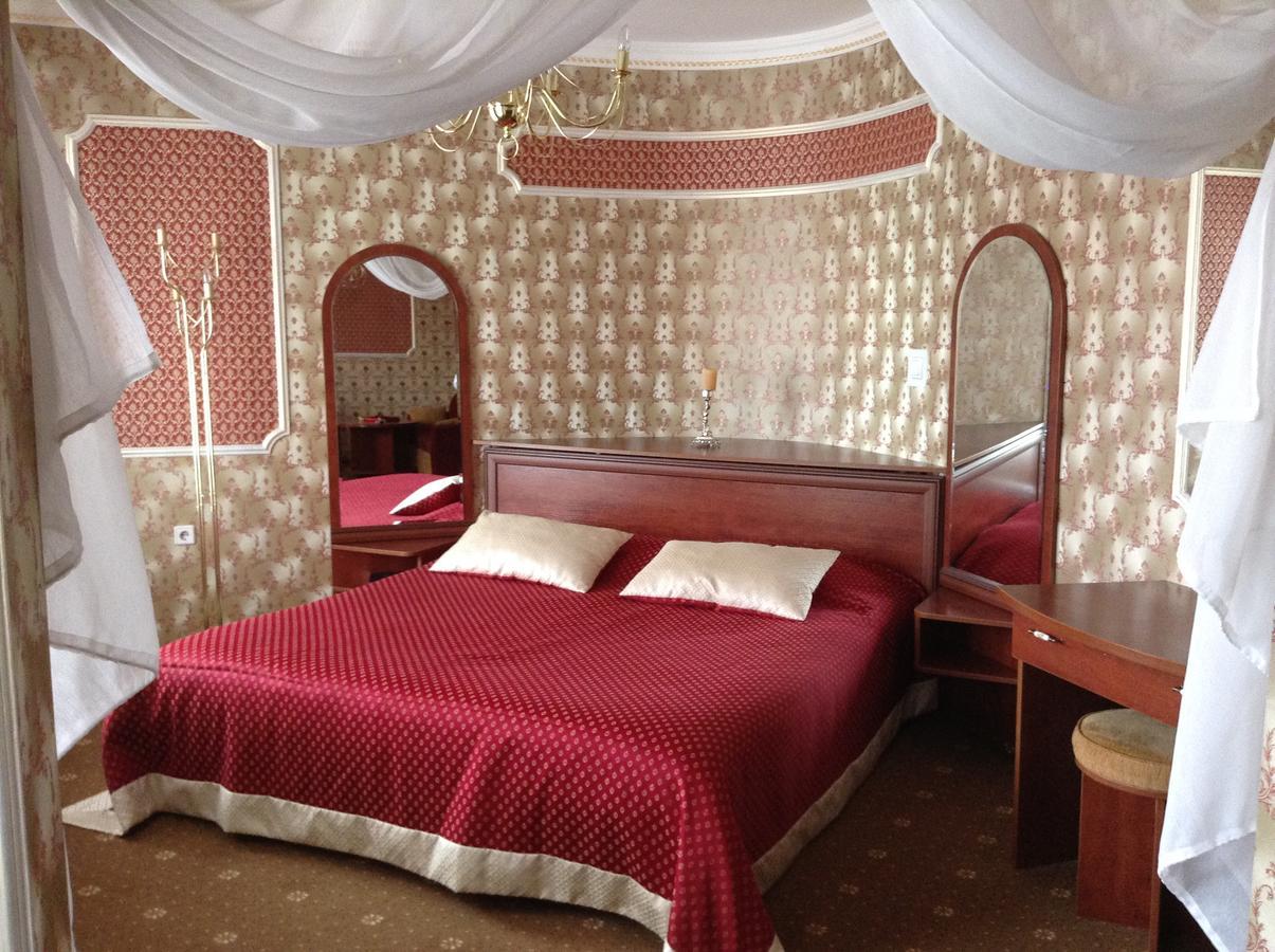 Hotel Serpanok Tyachiv Экстерьер фото