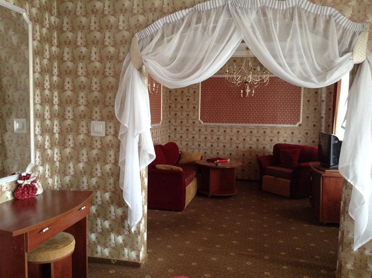 Hotel Serpanok Tyachiv Экстерьер фото