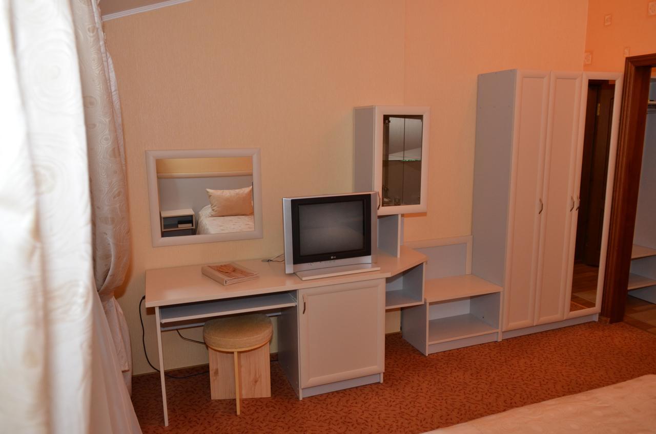 Hotel Serpanok Tyachiv Экстерьер фото