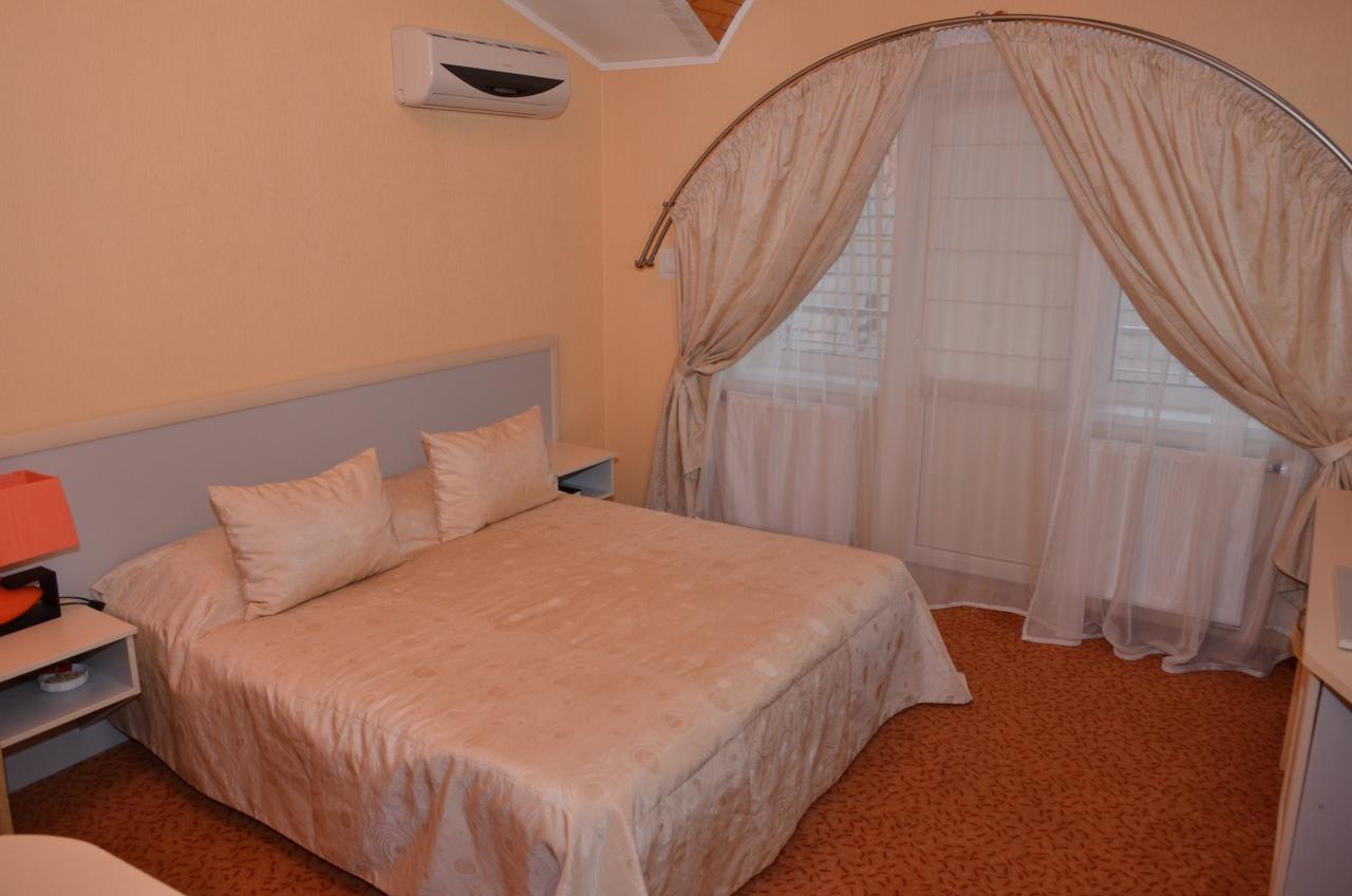 Hotel Serpanok Tyachiv Экстерьер фото