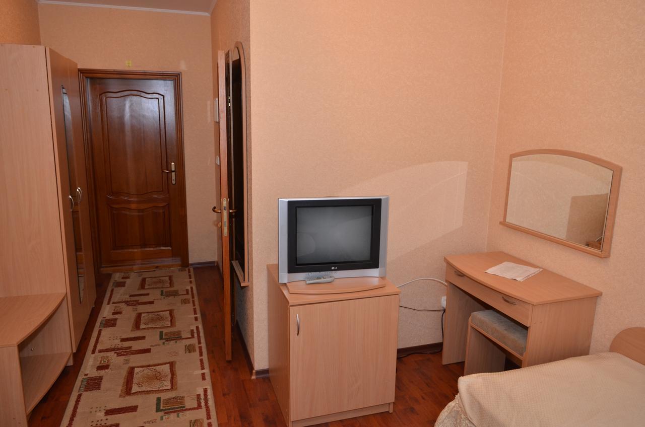 Hotel Serpanok Tyachiv Экстерьер фото